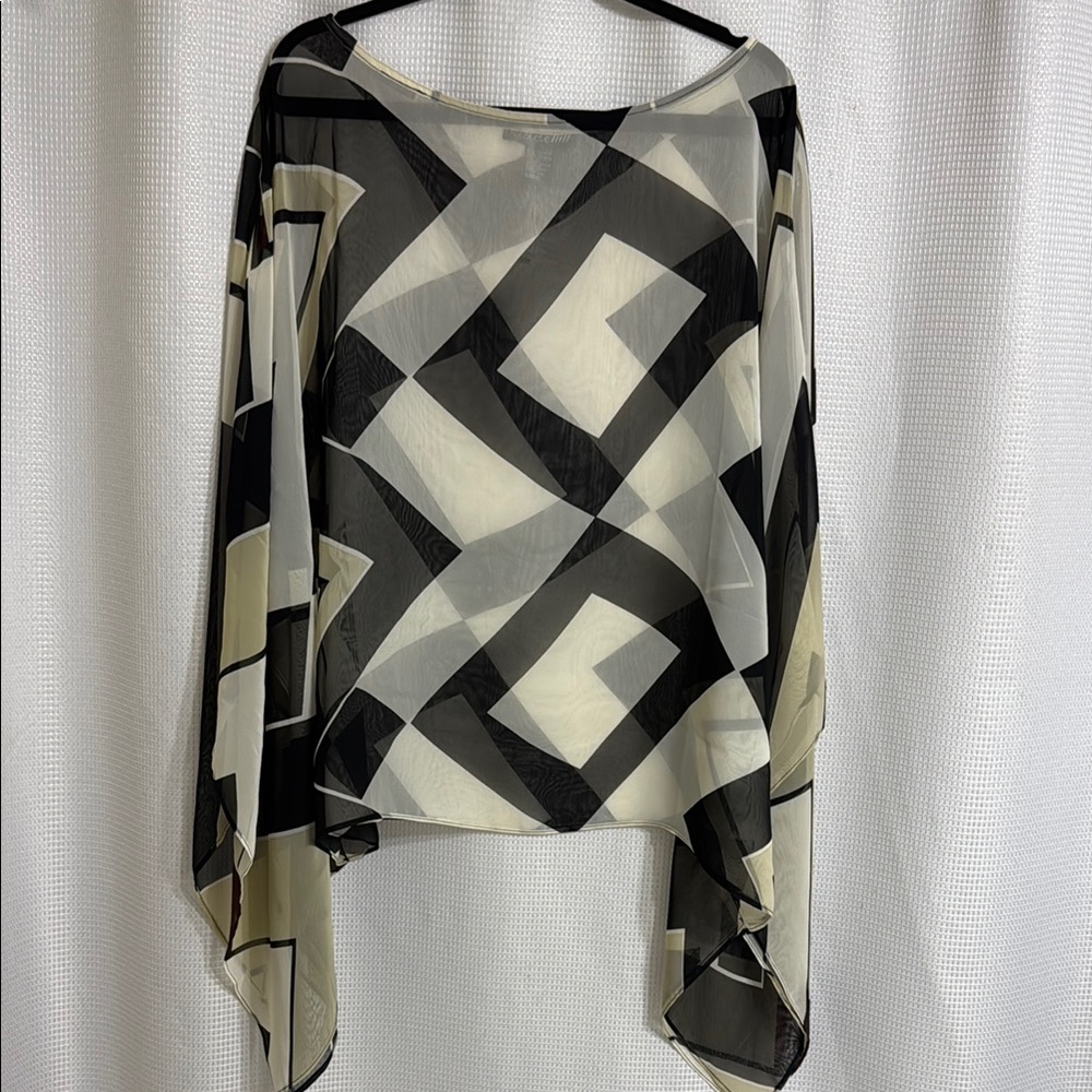 NWOT Nicolete Geometric Black and cream sheer shrug/poncho Top. Size 3X